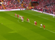 开云官网-利物浦主场遭逆转，未能守住领先