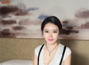 开云体育中国-绿茵暗影与烈焰玫瑰，阿尔瓦雷斯如何点燃寂静赛场