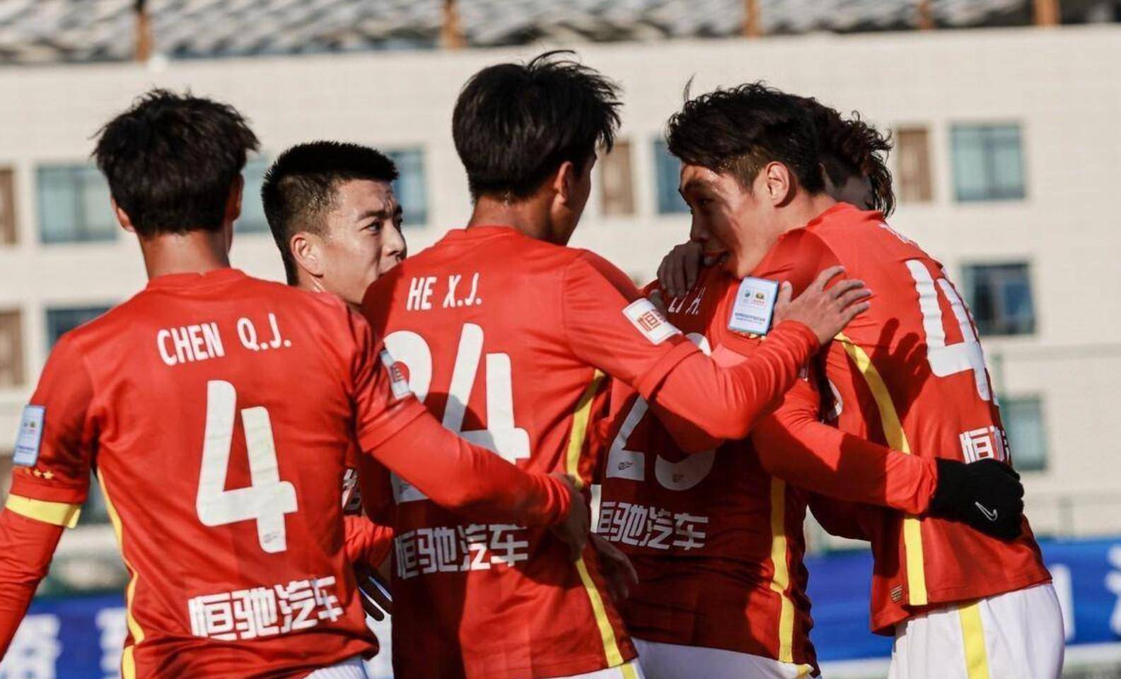 关于广州富力球员伤愈归队,中超竞争加剧的信息 关于广州富力球员伤愈归队,中超竞争加剧的信息