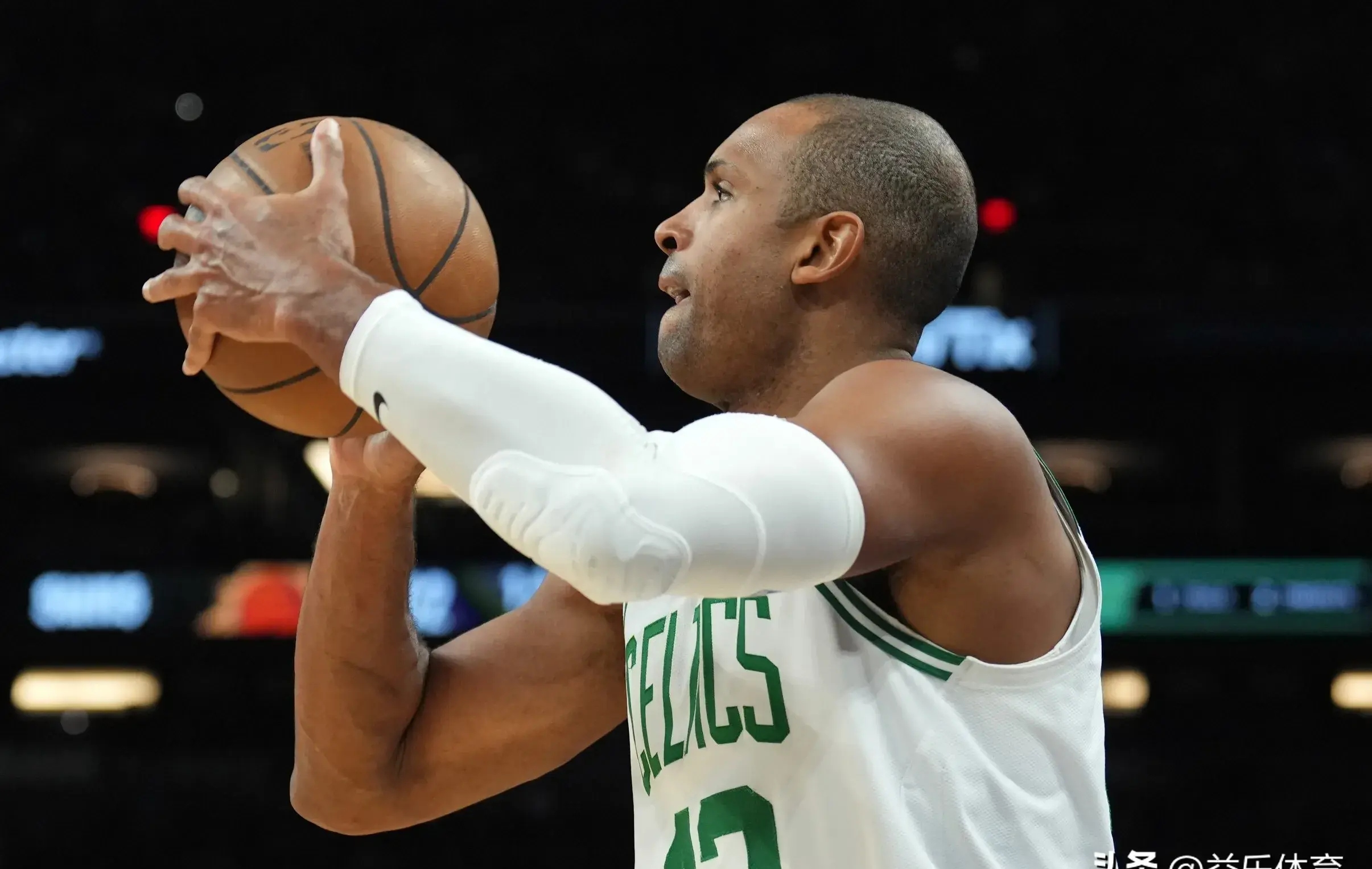 雄鹿客场战胜凯尔特人，安特托孔波全能表现