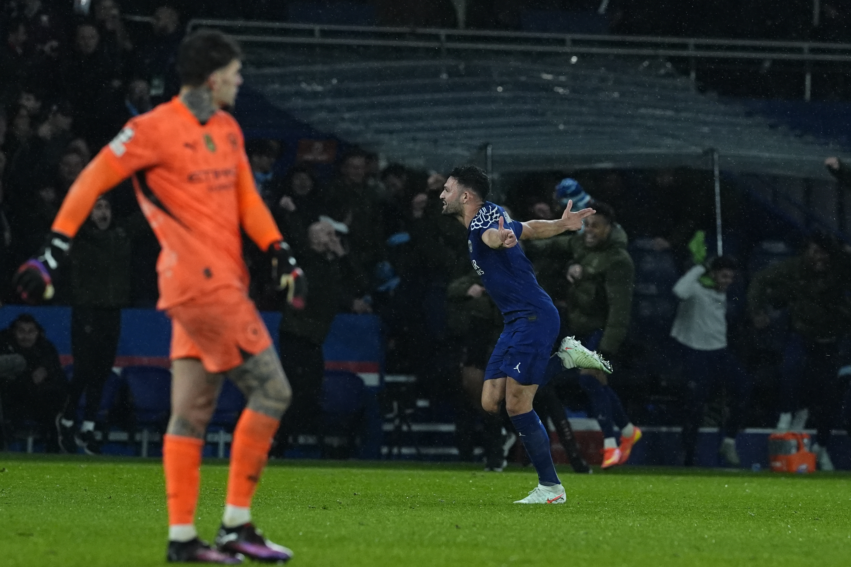 包含巴黎圣日耳曼神勇,豪取连胜的词条 包含巴黎圣日耳曼神勇,豪取连胜的词条