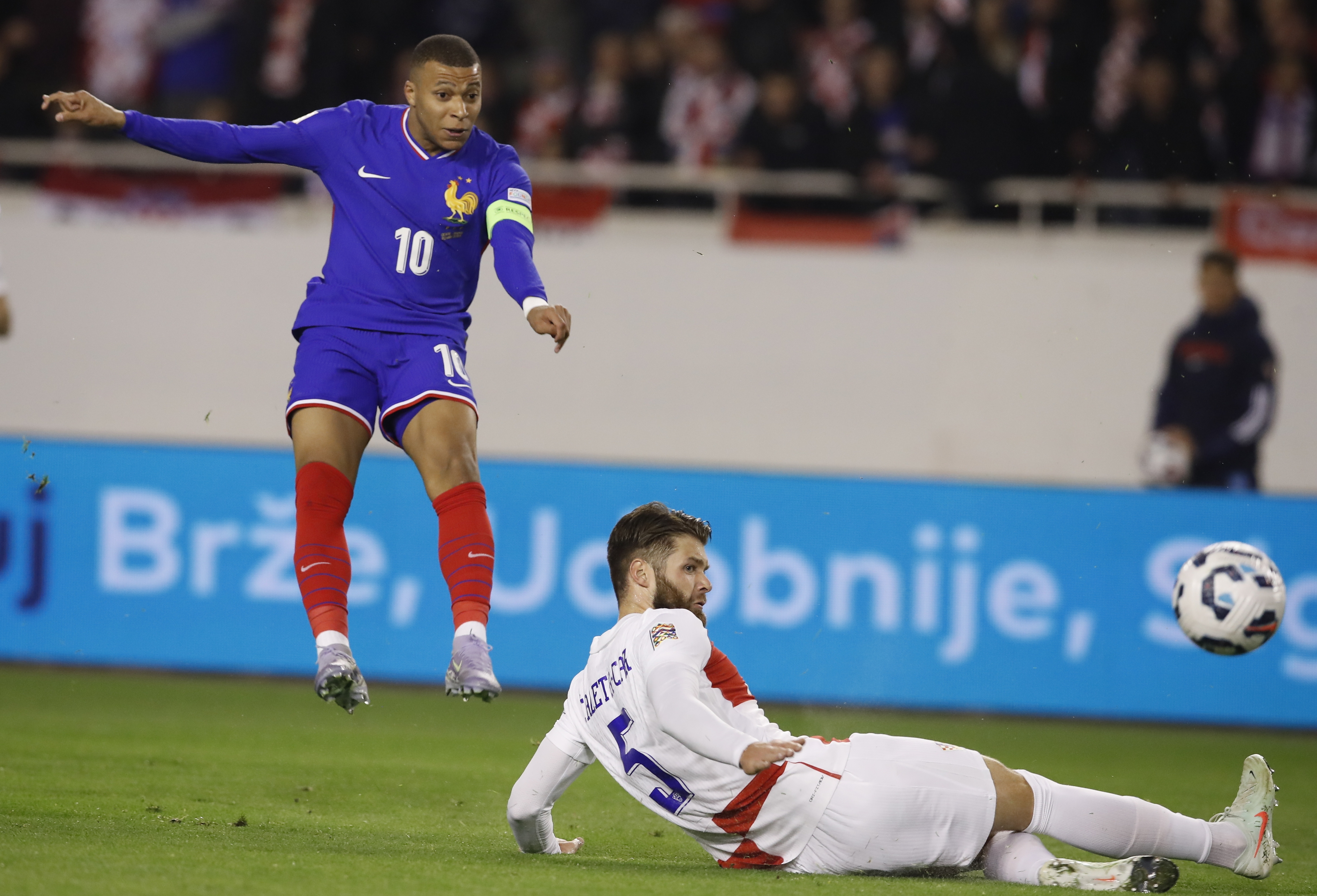 包含欧洲足球势力逐渐扩大,压倒亚洲对手的词条 包含欧洲足球势力逐渐扩大,压倒亚洲对手的词条