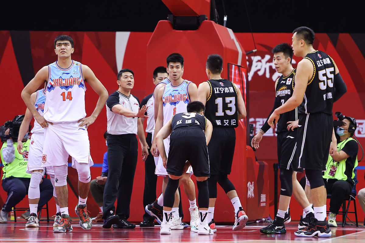 辽宁队在比赛中取得完美胜利 辽宁队在比赛中取得完美胜利