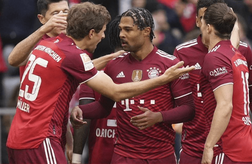 包含勒阿弗尔击败尼斯，领跑积分榜的词条