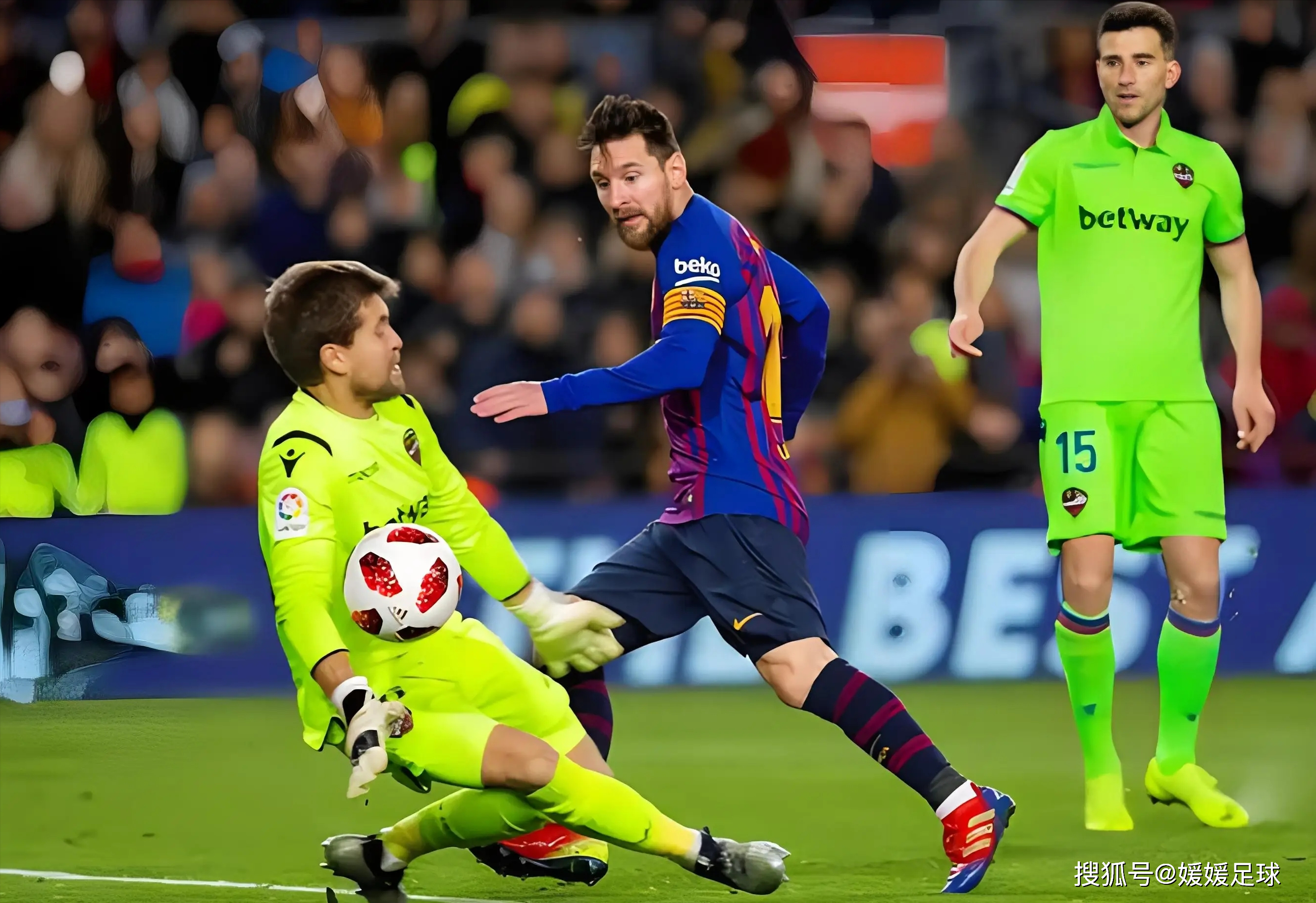 国际足球赛事中激烈的竞争吸引球迷目光的简单介绍