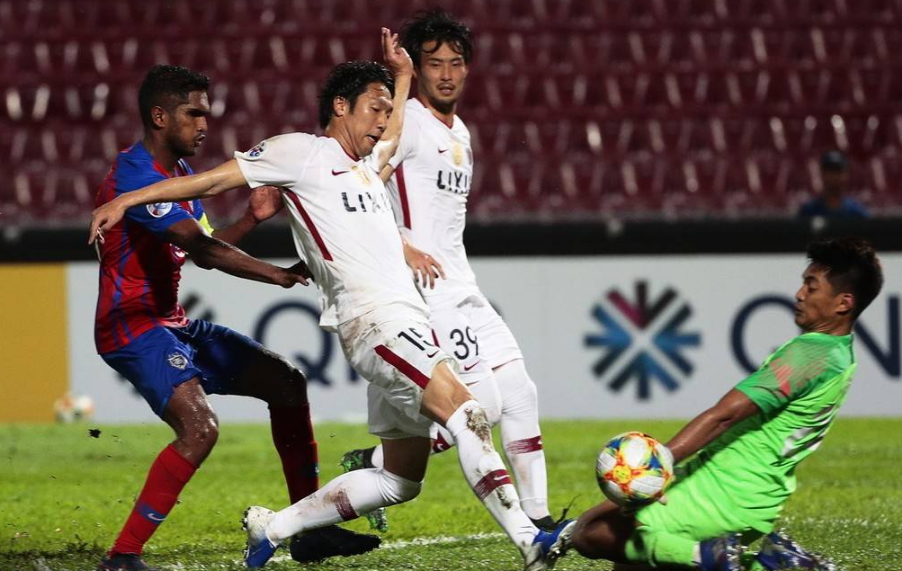 篮球惊险逆转取胜,粉丝狂欢不已 篮球惊险逆转取胜,粉丝狂欢不已