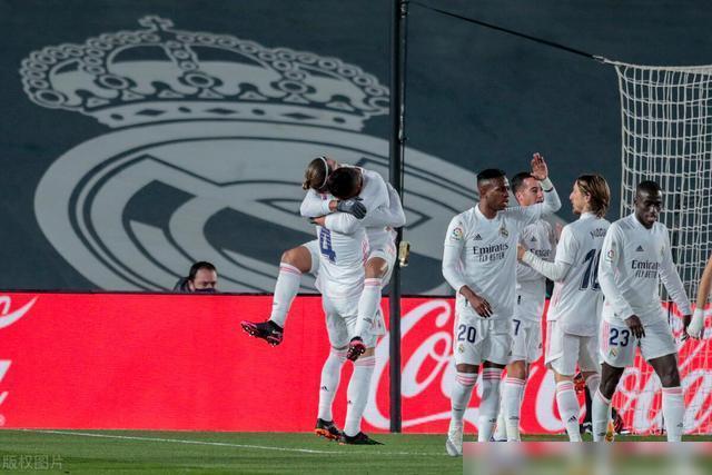 巴黎碾压马德里竞技,卡塞米罗高光表现 巴黎碾压马德里竞技,卡塞米罗高光表现