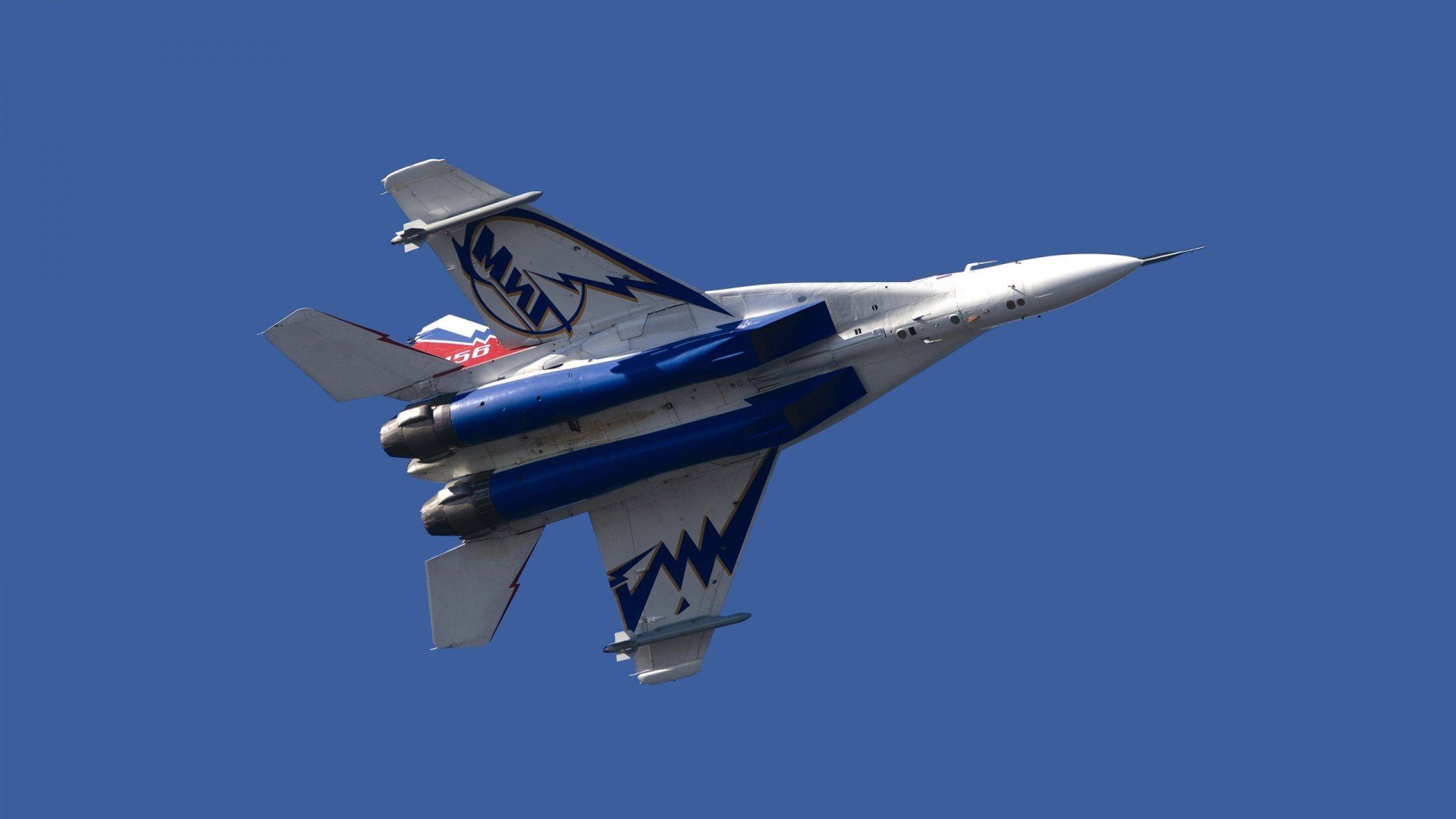 足球唯一性的双重奏，澳大利亚压制突尼斯与阿什拉夫欧冠主宰