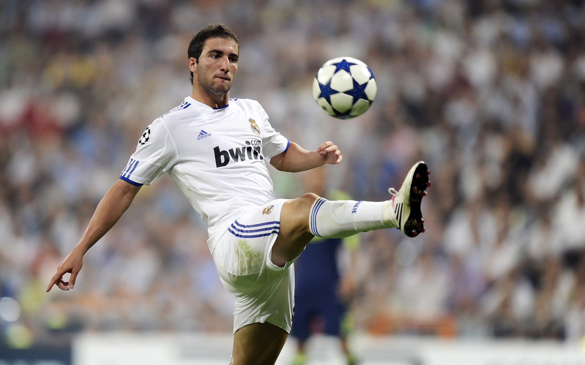 黄喜灿梅开二度，阿森纳客场强势拿下冰岛冠军