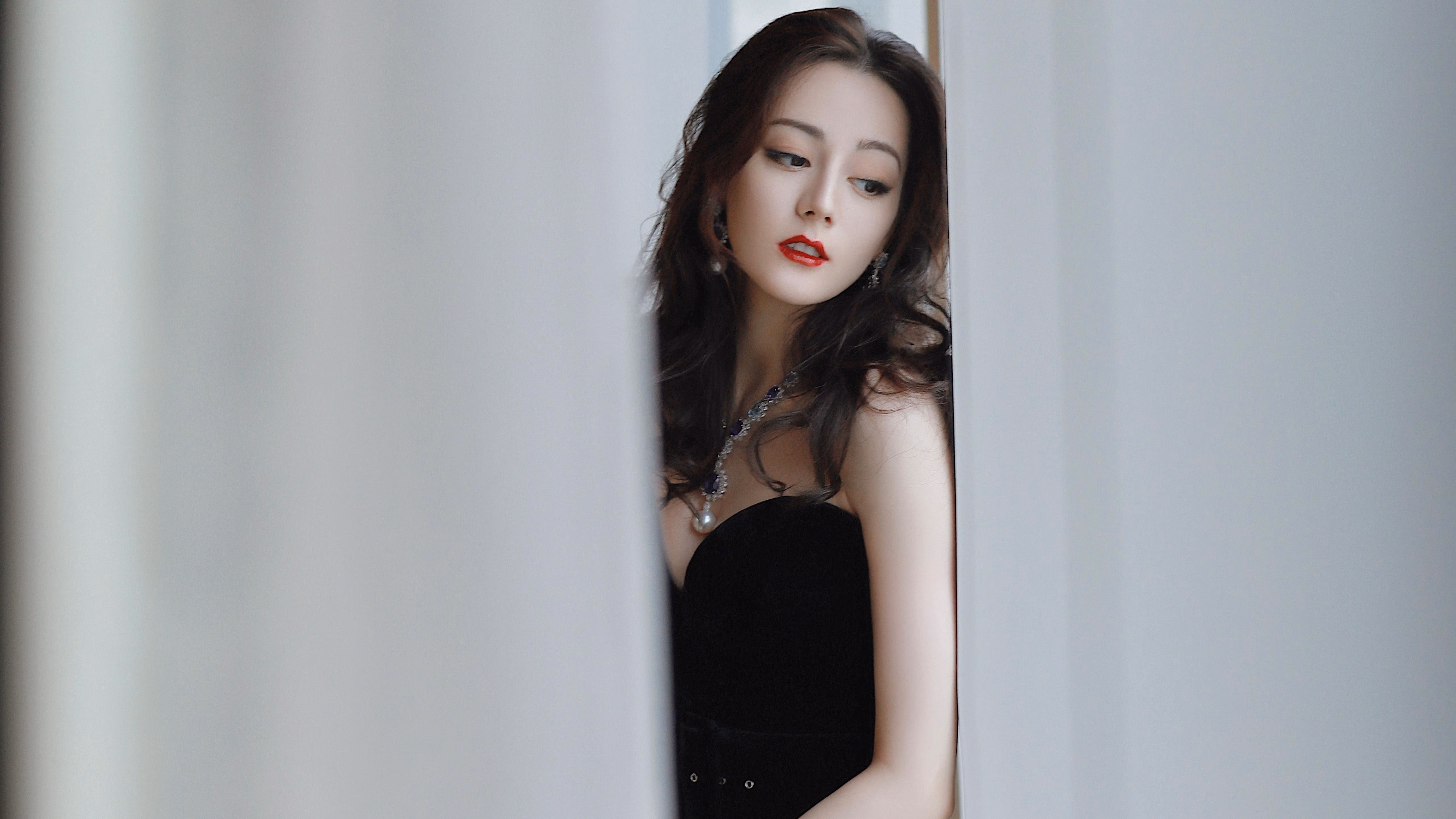 当灯光压境时，他在屏幕里藏了座里程碑